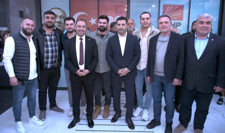 İyi Parti'den ayrılan bir grup CHP'ye katıldı