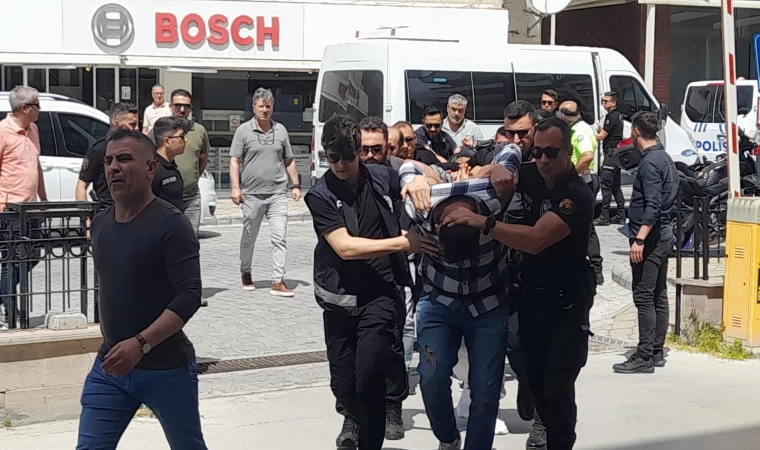 Kuşadası'nda silahlı saldırı olayında 2 kişi tutuklandı 4 kişi serbest bırakıldı