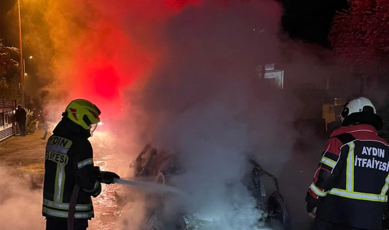 Kuşadası’nda elektrikli otomobil küle döndü!