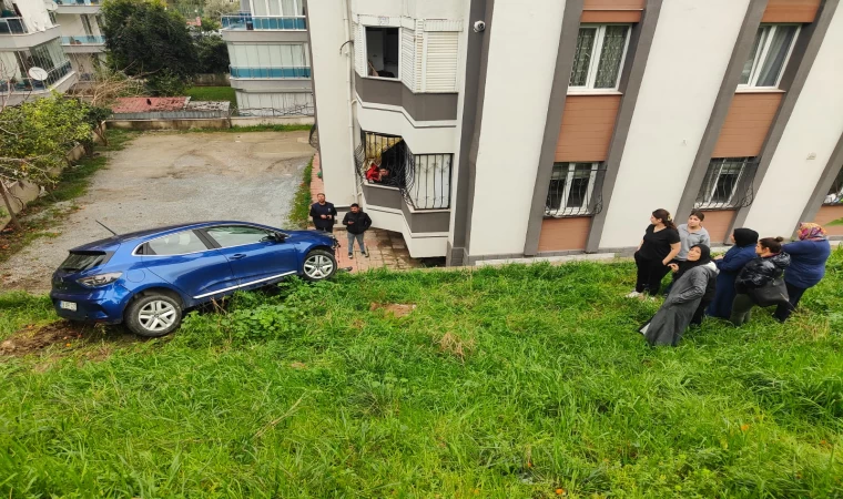 Fren Yerine Gaza Bastı, Site İçine Düştü!