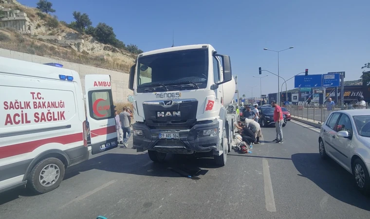 Kuşadası’nda Mikser Yaya’ya Çarptı, Mikserden Kaçan Otomobil Sürücüsü Motosiklete Çarptı! 1 Ölü 1 Yaralı