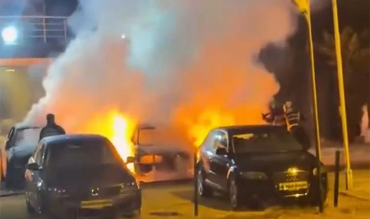 Kuşadası'nda Oto Galeri Kundaklandı 2 Araç Küle Döndü!