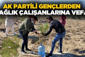 Ak Partili Kuşadalı Gençlerden Sağlık Çalışanlarına Vefa