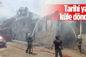 Kuşadası'nda Tarihi Ev Yanarak Yok Oldu!