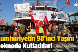 Cumhuriyetin 98'inci Yaşını Teknede Kutladılar