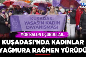 Kuşadası'nda Kadınlar Yağmura Aldırış Etmeden Yürüdü
