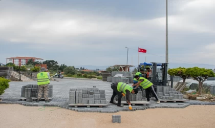 Kuşadası Belediyesi yolları yeniliyor