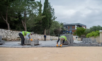 Kentin farklı bölgelerinde yol yapım mesaisi sürüyor