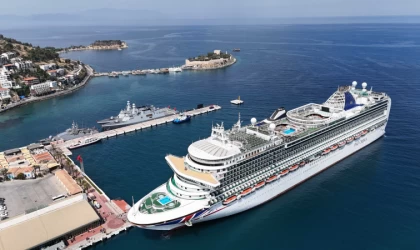 Kuşadası'na kruvaziyerle turist yağıyor