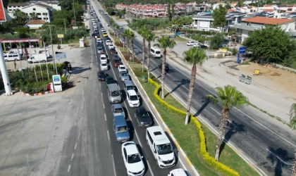 Kuşadası'na 3 günde 111 bin araç giriş yaptı