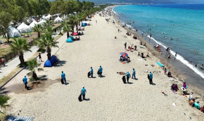Kuşadası'nda tatilin ilk 5 gününde 1765 ton atık toplandı