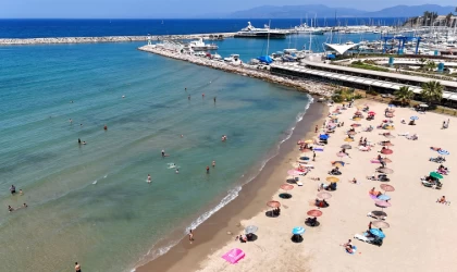 Ücretsiz şemsiye ve şezlonglar halk plajlarına konuluyor