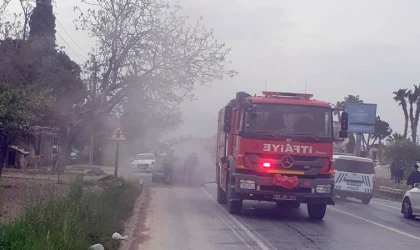 Kuşadası'nda Seyir Halindeki Otomobil Alev Alev Yandı!