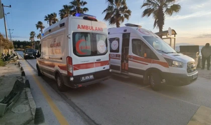 Otomobille Çarpışan Motosiklet Durağa Daldı! 2 Yaralı